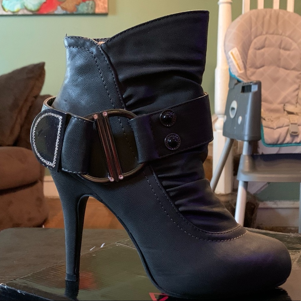 Anne Michelle Boots